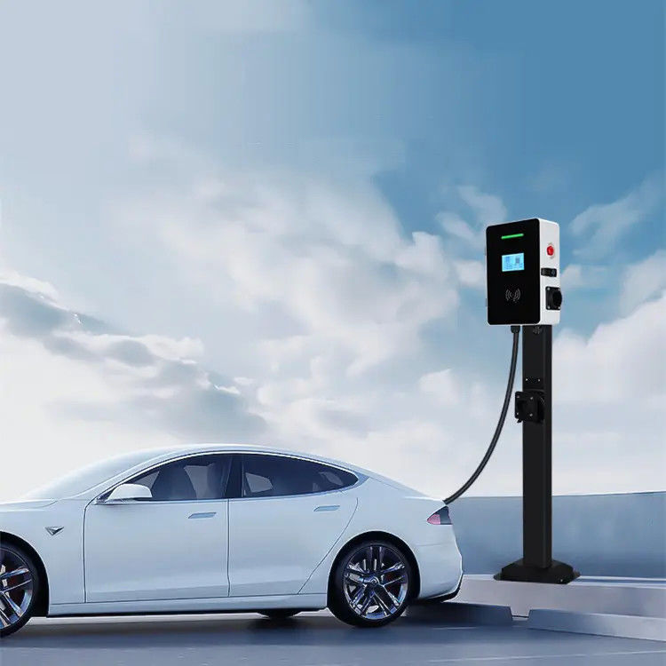 シングルガンタイプ2 7キロワット 壁に装着されたEV充電ステーション LCD画面