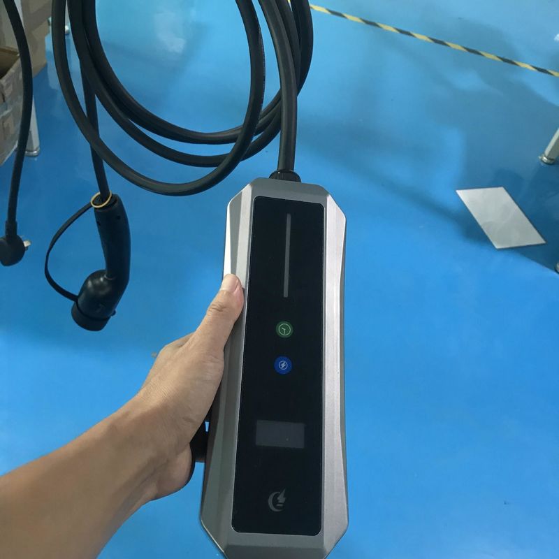 タイプ2 カスタマイズされた色 22kw ポータブルAC EV充電器 OLED画面